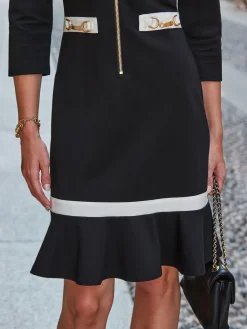 - - Ponté jurk met contrasterende rand en gouden details*Sosandar Online