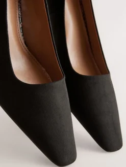 - Standard Chisel Toe Block Courts*Next