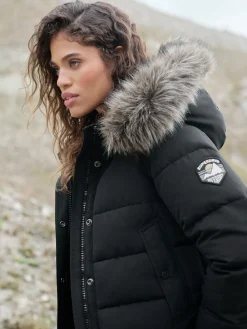 Zwart - Everest bomberjack met capuchon*Superdry Sale