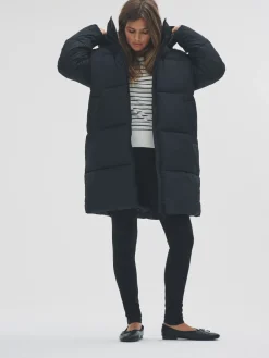 - Lange gewatteerde midi-jas met capuchon*The Set Hot