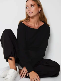 Zwart - gebreide trui met boothals*Threadbare New