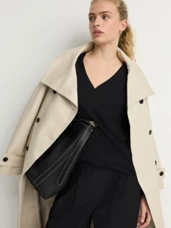 Zwart - T-shirt met V-hals en kapmouwtjes*Next Hot