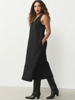 - V-Neck Sleeveless Maxi Dress*Next Hot