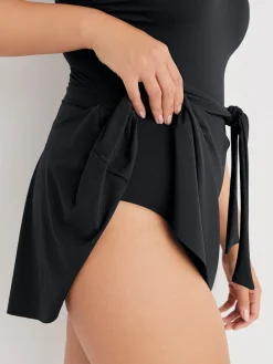 Zwart - Vormgevend, buikcorrigerend zwemjurk met rokje*Next Sale