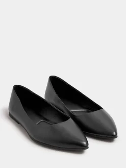 - Wide Fit Flat Point Pumps*Yours Curve Hot