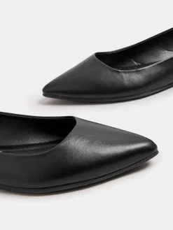 - Wide Fit Flat Point Pumps*Yours Curve Hot