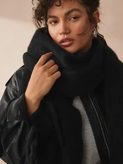 - Zware sjaal van geborstelde stof*Next Discount