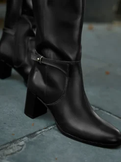 - Forever Comfort® kniehoge laarzen met hardware trim*Next Hot