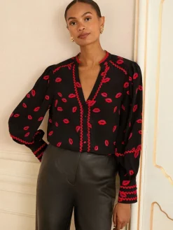 Zwart met lippenprint - blouse met lange mouwen en inkeping*Love & Roses Online