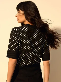 Zwart met stippen - Superzachte gebreide top met korte mouwen*Next Online