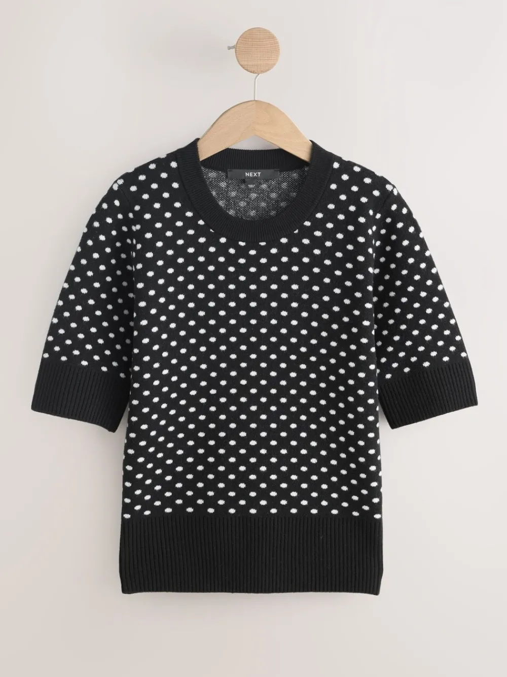 Zwart met stippen - Superzachte gebreide top met korte mouwen*Next Online