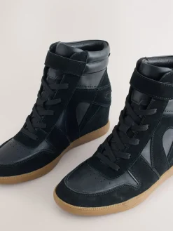 - Forever Comfort® sneakers met sleehak en veters*Next Sale