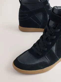 - Forever Comfort® sneakers met sleehak en veters*Next Sale