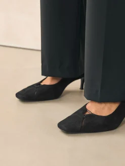 - Leren slingbackhakken met uitsnijdingen en hardwaredetails*Next Outlet