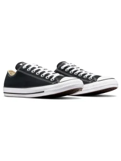 - Chuck Ox sneakers*Converse