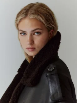 Zwart/chocoladebruin - Faux Shearling Cropped Aviator Jacket*Next