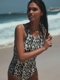 - Hoogsluitend vormgevend must-have badpak*Next Online