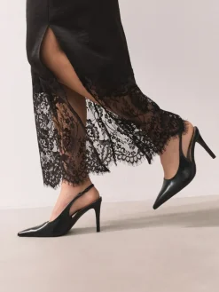 - Forever Comfort® puntige schoenen met hielbandje*Next Hot