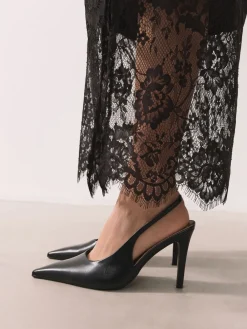 - Forever Comfort® puntige schoenen met hielbandje*Next Hot