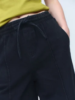 - Denim joggingbroek met plooitjes en wijde pijpen*Next Hot