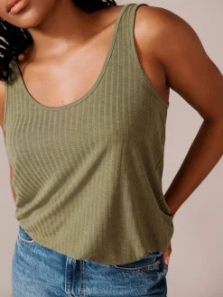 - Verpakking van 2 geribbelde nonchalante hemdjes met ruime ronde hals*Next Best