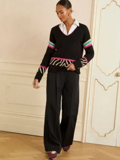 - - Behaaglijke gebreide trui met V-hals en rozenprint*Love & Roses