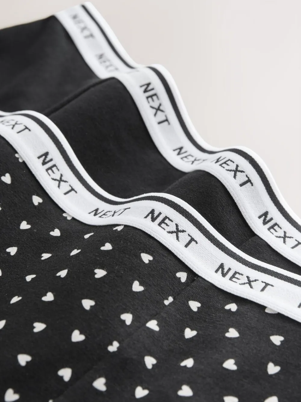 - 2 menstruatieslips voor hevige bloeding*Next Sale