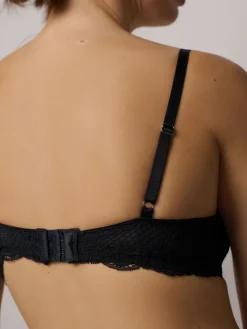 - Verpakking van 2 lichte ultiem comfort beha's zonder beugel*Next