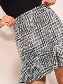 - Boucle Flippy Mini Skirt*Friends Like These Hot
