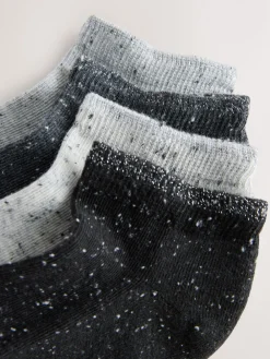 - Set van 4 paar sokken met kussenzool*Next New