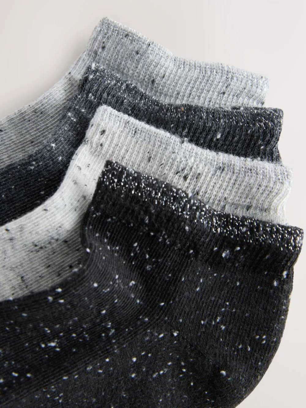 - Set van 4 paar sokken met kussenzool*Next New