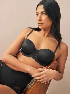 - Verpakking van 2 strapless multiway beha's met lichte vulling in cupmaten A-E*Next Outlet