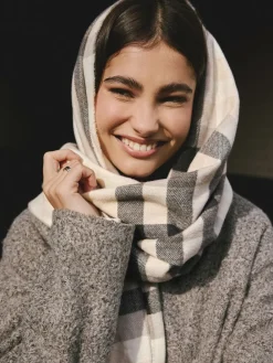 - Halfzware sjaal*Next