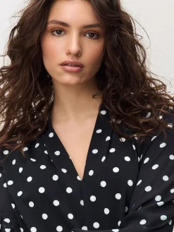 - Blouse met V-hals en lange mouwen*Next Sale