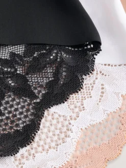 - 3 Niet-aftekenende slips met kanten achterkant*Next Clearance